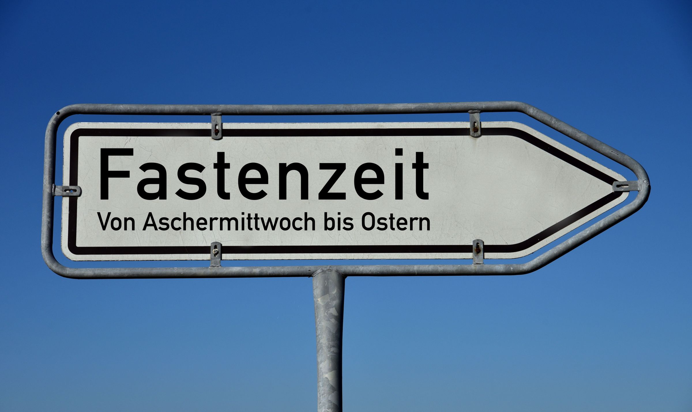 Schild mit Aufdruck 'Fastenzeit'