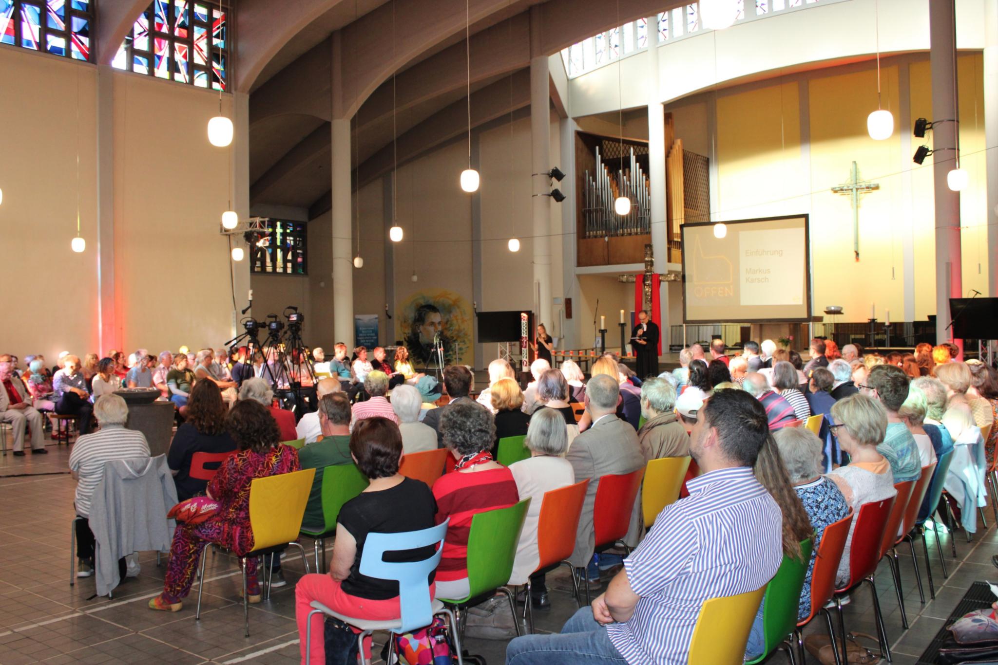 Eröffnungsgottesdienst in der Jugendkirche Elija in Saarbrücken.